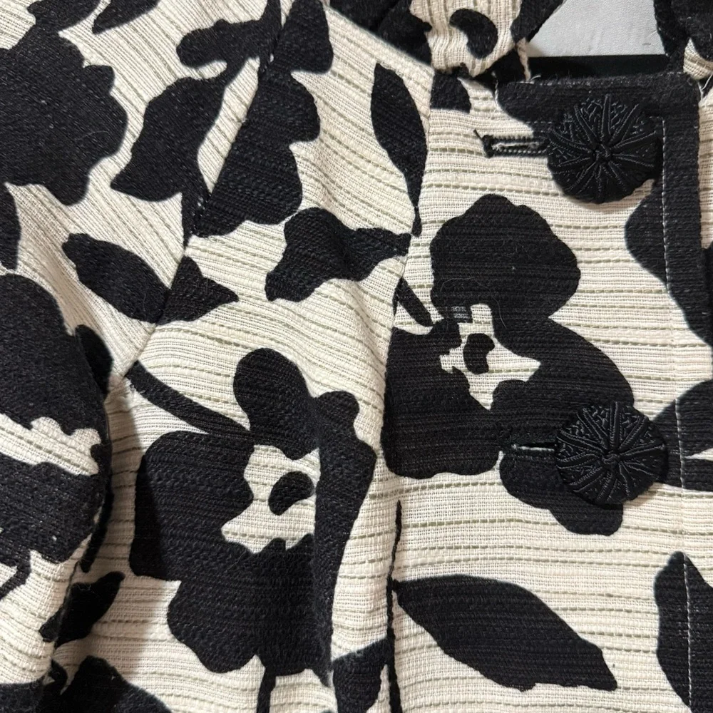 I.C.E. Black & Cream Textured Floral Cropped Blazer Jacket - Picture 8 of 13